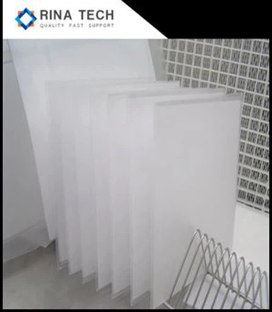 Akrila materiāla gaismas difuzoru plāksne